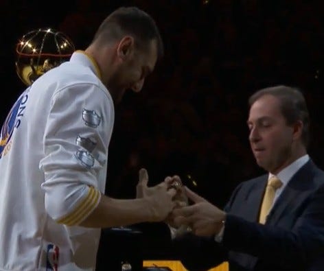 2015-10-29_0250_NOP_-_GSW_BogeyMiddleFinger 2015-10-29_0250_NOP_-_GSW_BogeyMiddleFinger