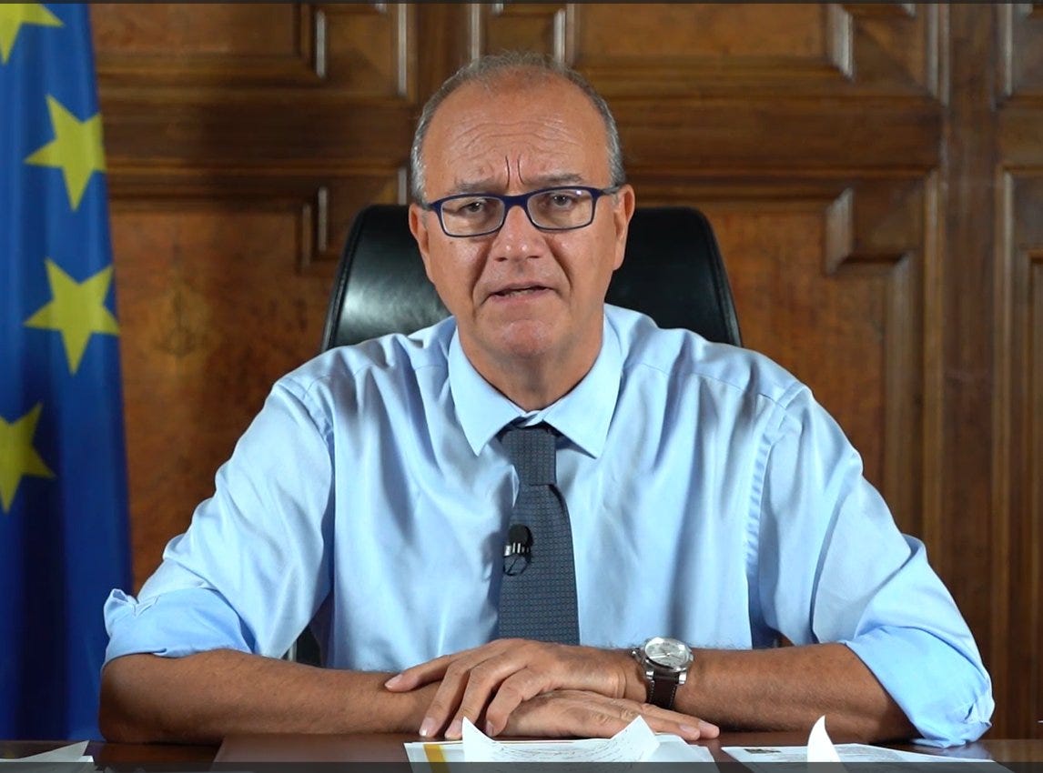 Valditara: "Gli insegnanti sono la forza del Paese, dobbiamo ridargli un  ruolo sociale"