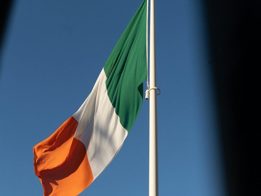 white, green, and red italy flag
