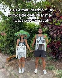 ❤️🇧🇷 QUE LINDOS! O álbum 'DebÍ TiRAR MáS FOToS' se tornou fantasia no  carnaval brasileiro e não estamos sabendo lidar com a criatividade da  galera.💚