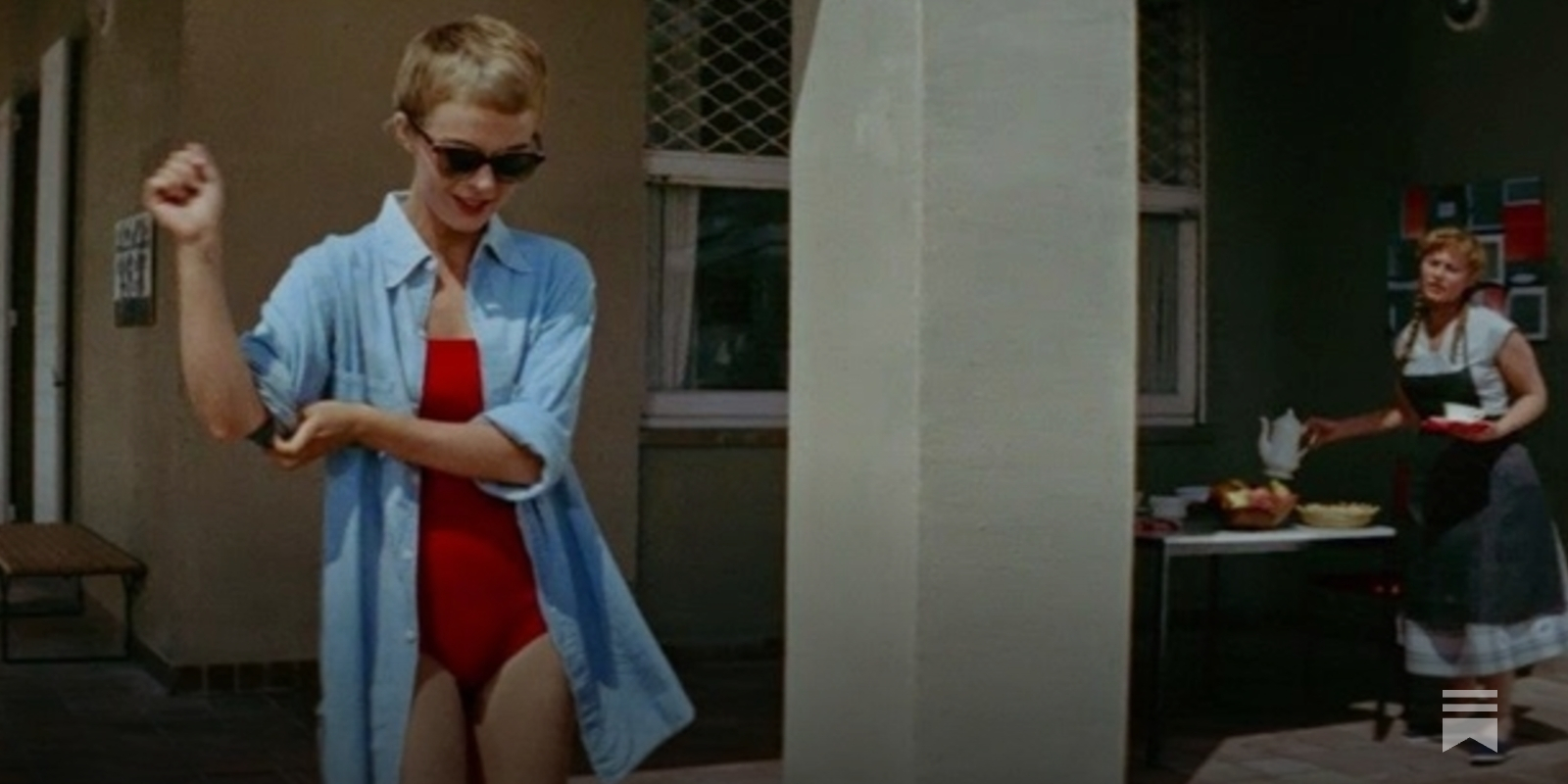 250: \, image size:1600x800