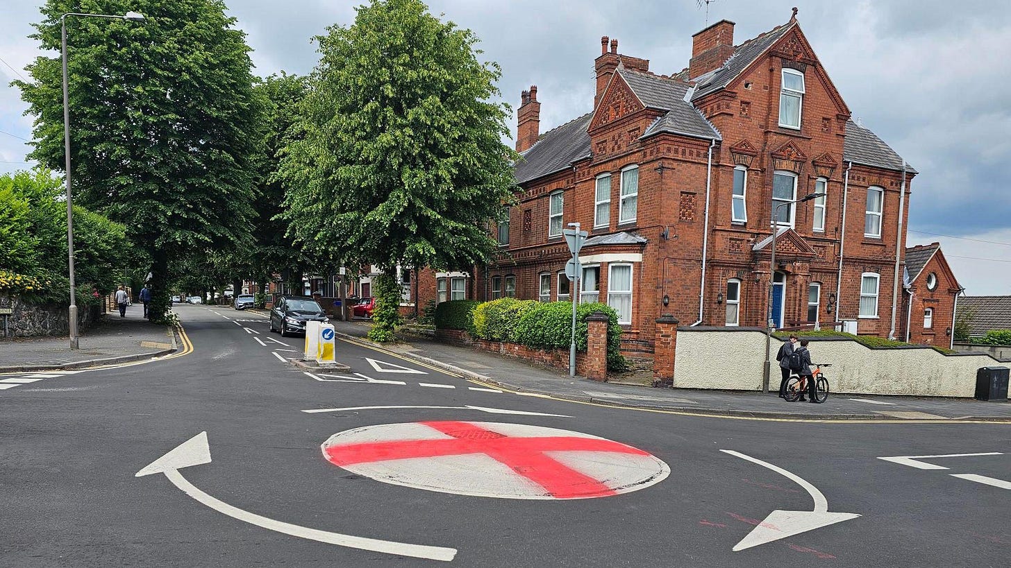 Ilkeston: England flag roundabout prompts council warning - BBC News