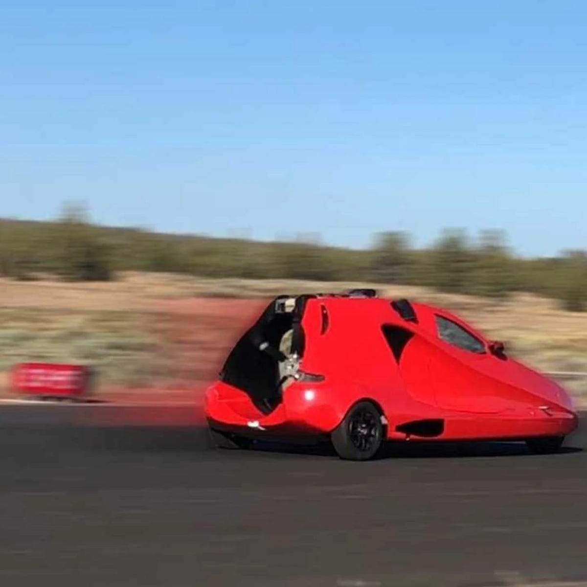 Switchblade Flying Car Doesn't Fly, But Drives Down Runway Like A Boss Switchblade Flying Car Doesn't Fly, But Drives Down Runway Like A Boss