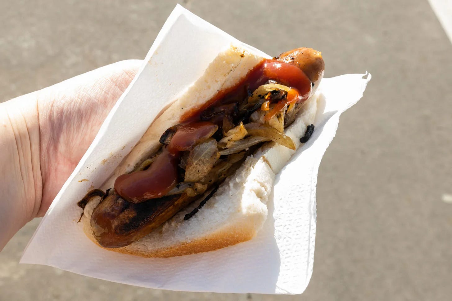Bread or Roll the Right Choice?Bunning Sausage Debate