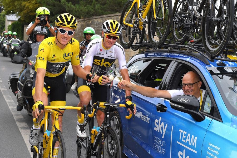 https://joanseguidor.com/wp-content/uploads/2025/06/geraint-thomas-yellow-jersey-chris-froome-dave-brailsford-tour-de-france-2018-stage-21.jpg
