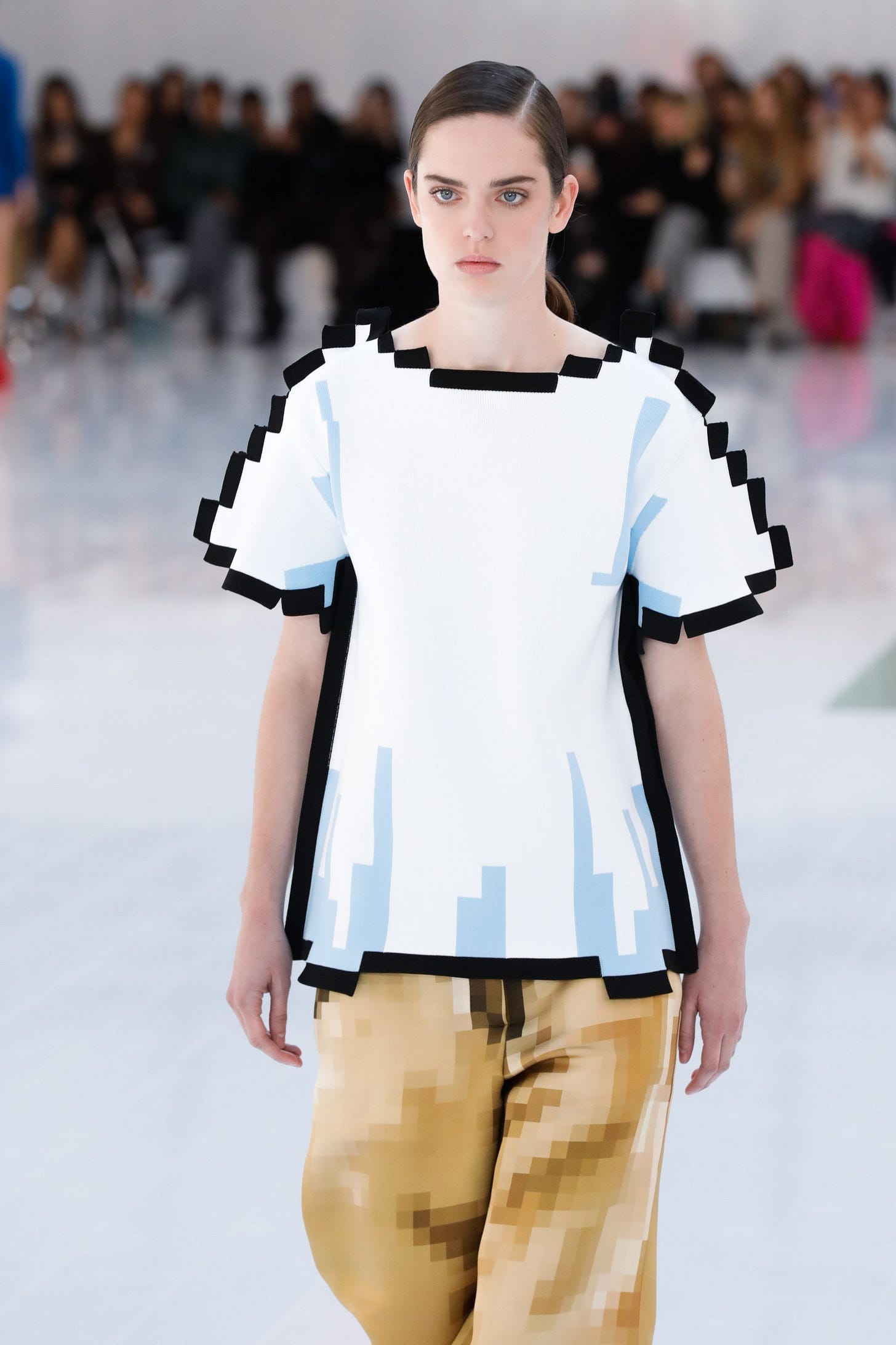 Digital art is all the rage right now, as demonstrated in the spring/summer 2023 ready-to-wear collection during the Paris Fashion Week on September 30. Photo: EPA-EFE