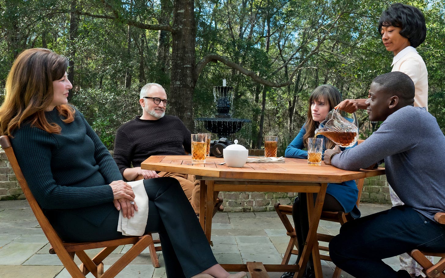 Review: In 'Get Out,' Guess Who's Coming to Dinner? (Bad Idea!) - The New  York Times