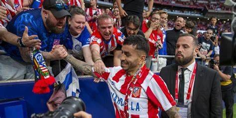 Correa se despidió de la afición del Atlético con gol y emocionado Correa se despidió de la afición del Atlético con gol y emocionado