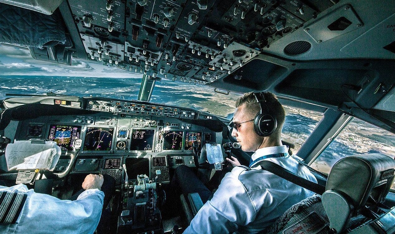 A Holanda está incentivando os pilotos a relatar encontros com OVNIs. A Holanda está incentivando os pilotos a relatar encontros com OVNIs.