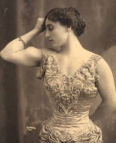 throwbackthursday Josephine Schauer Blatt[1] (1869 – September 1, 1923),  best known by her stage name Minerva, was an American strongwoman. Height 6  ft 0 in (183 cm) Weight 230 lb (104 kg)