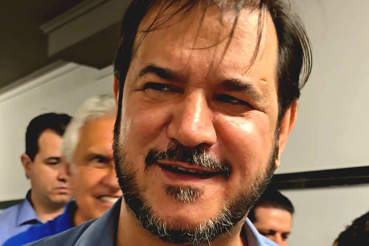 União Brasil financia viagem de políticos com dinheiro público durante  festa na Grécia