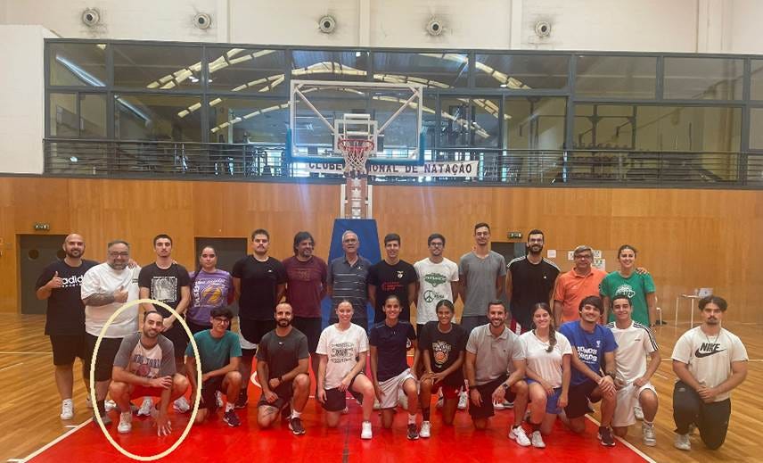 Uma imagem com pessoa, interior, cadeira de rodas, vestuário

Os conteúdos gerados por IA podem estar incorretos.