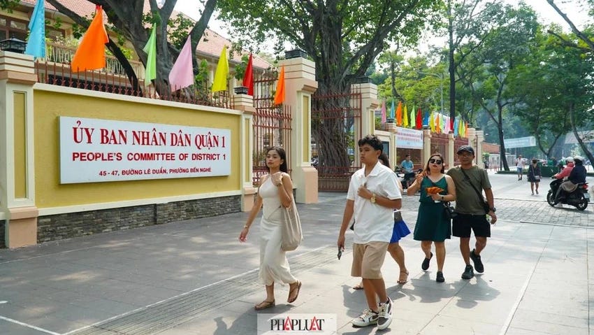 Việc nhập xã thuộc thẩm quyền của Ủy ban Thường vụ Quốc hội, sẽ thực hiện trước theo lộ trình mà Bộ Chính trị đã ấn định. Trong quá trình đó, sẽ tiến hành các quy trình chính trị, pháp lý để sửa đổi, bổ sung Hiến pháp 2013 làm cơ sở kết thúc hoạt động của cấp huyện. trung-uong-khuyen-khich-lay-ten-huyen-cu-dat-cho-cap-xa-moi-sau-sap-nhap.jpg