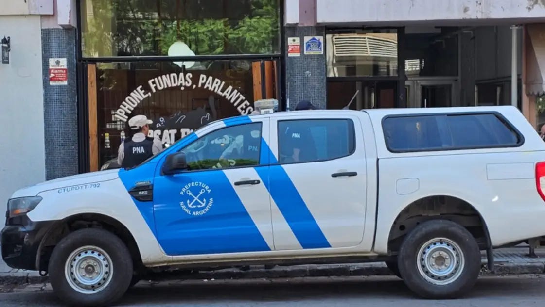 Presunto contrabando: allanaron un comercio del microcentro 