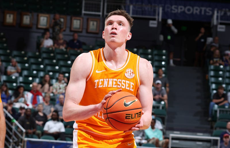 Tennessee adjusts without Dalton Knecht late to seal 17-point win over  Syracuse