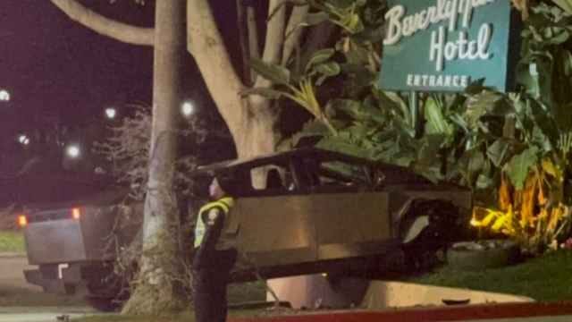 Tesla Cybertruck Crashes Into Cement Wall Outside Of Beverly Hills Hotel