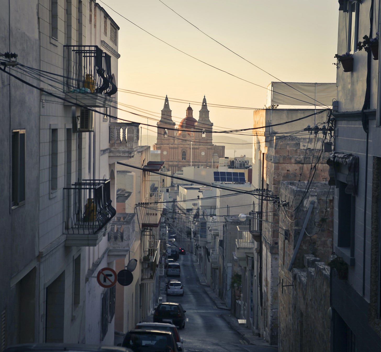 budapest-street-PX9GEWA.jpg budapest-street-PX9GEWA.jpg