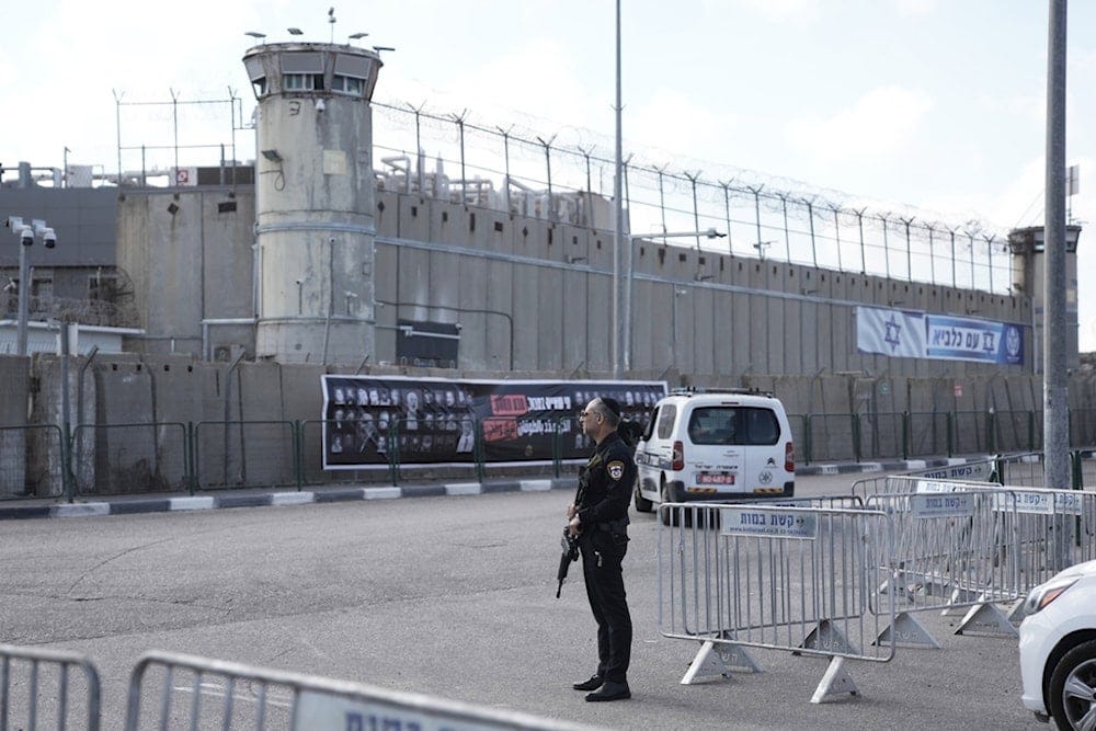 An Israeli occupation police officer stands outside Ofer military prison near Occupied Al-Quds, Monday, Oct. 13, 2025. (AP Photo/Mahmoud Illean) An Israeli occupation police officer stands outside Ofer military prison near Occupied Al-Quds, Monday, Oct. 13, 2025. (AP Photo/Mahmoud Illean)