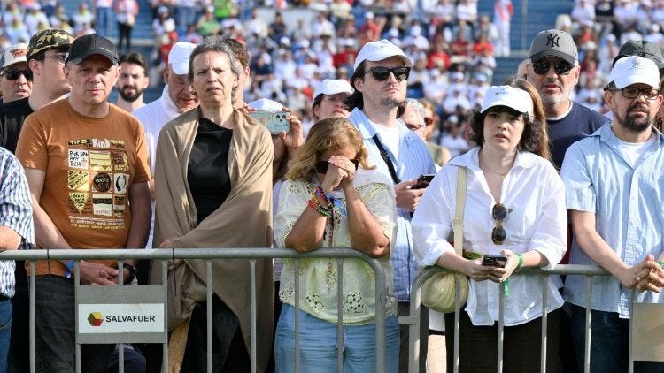 Faithful gather for Mass at Gran Canaria Stadium Faithful gather for Mass at Gran Canaria Stadium