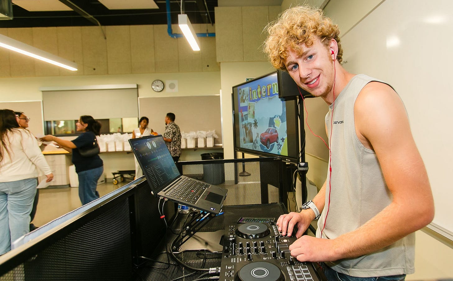 The Vista Chamber’s Velocity Summer Internship Program provides VUSD students with paid internships. Courtesy photo The Vista Chamber’s Velocity Summer Internship Program provides VUSD students with paid internships. Courtesy photo