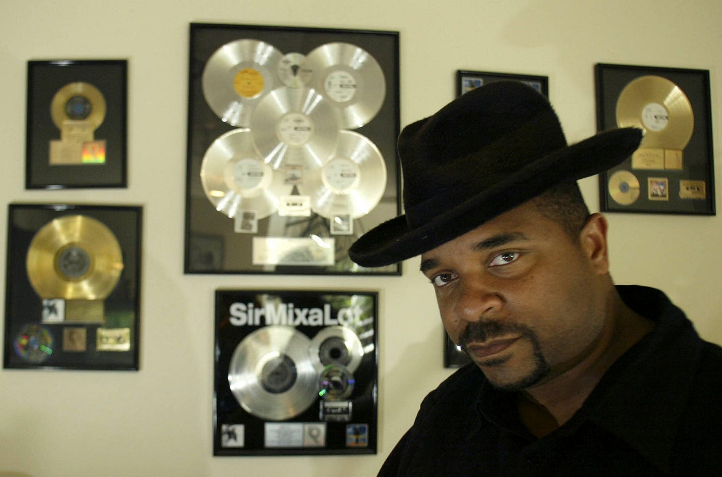 Sir Mix-A-Lot and Seattle Symphony Perform Orchestral Version of 'Baby Got  Back'