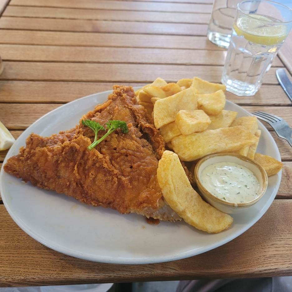 A plate of food on a table

AI-generated content may be incorrect.