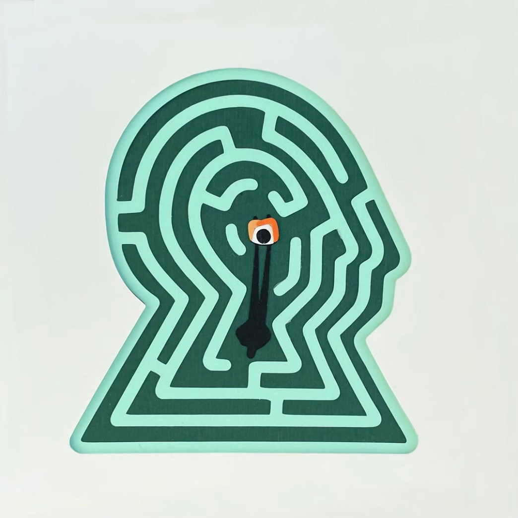 Podcast-tegel met een groene en lichtgroene illustratie van een menselijk hoofd in de vorm van een doolhof, met een kleine figuur in het midden