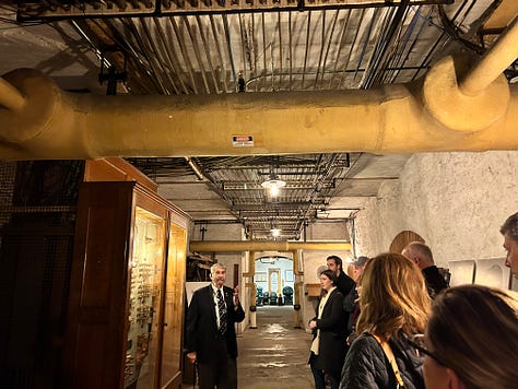 brick, pipes, tour, panels, wine