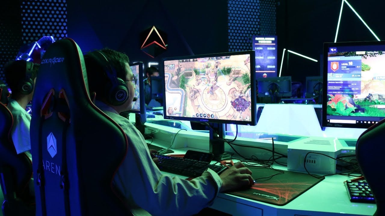 Jugadores en una arena gamer. Jugadores en una arena gamer.