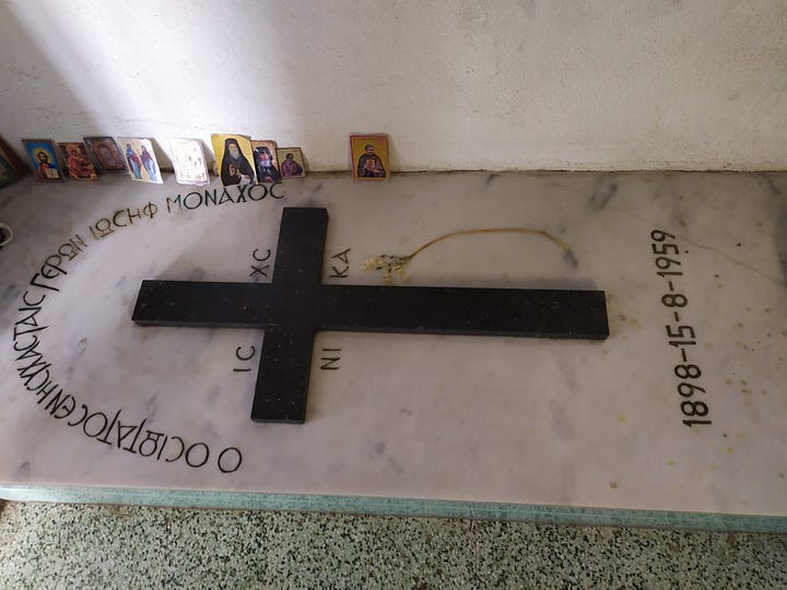 Τάφος Ὁσίου Ἰωσὴφ τοῦ Ἡσυχαστοῦ