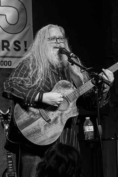 Local Zero performs in Wichita Falls, Texas, June 28, 2025