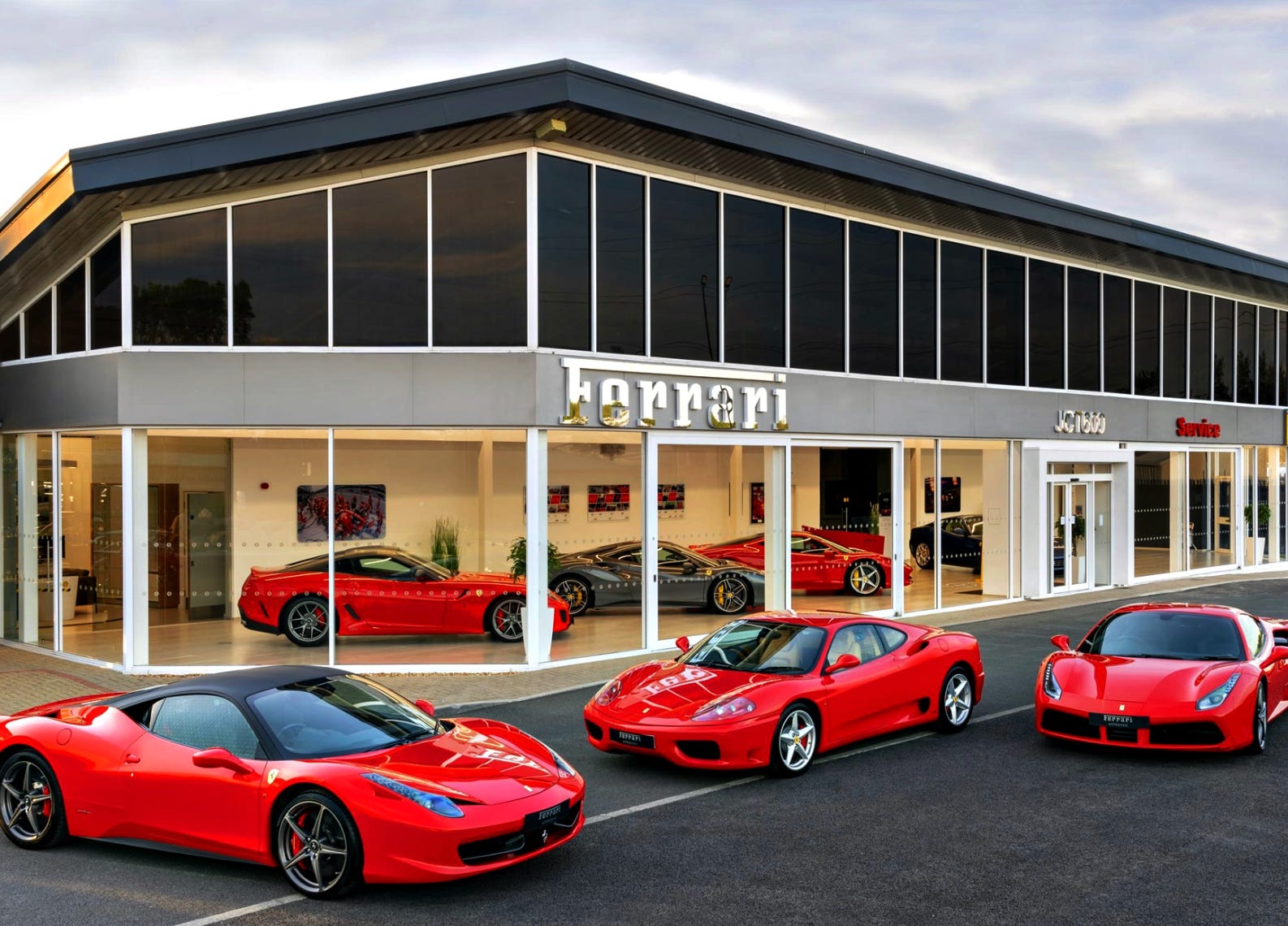 Ferrari unveils $320,000 hybrid sports car in its race to electric | Reuters, image size:1586x1140