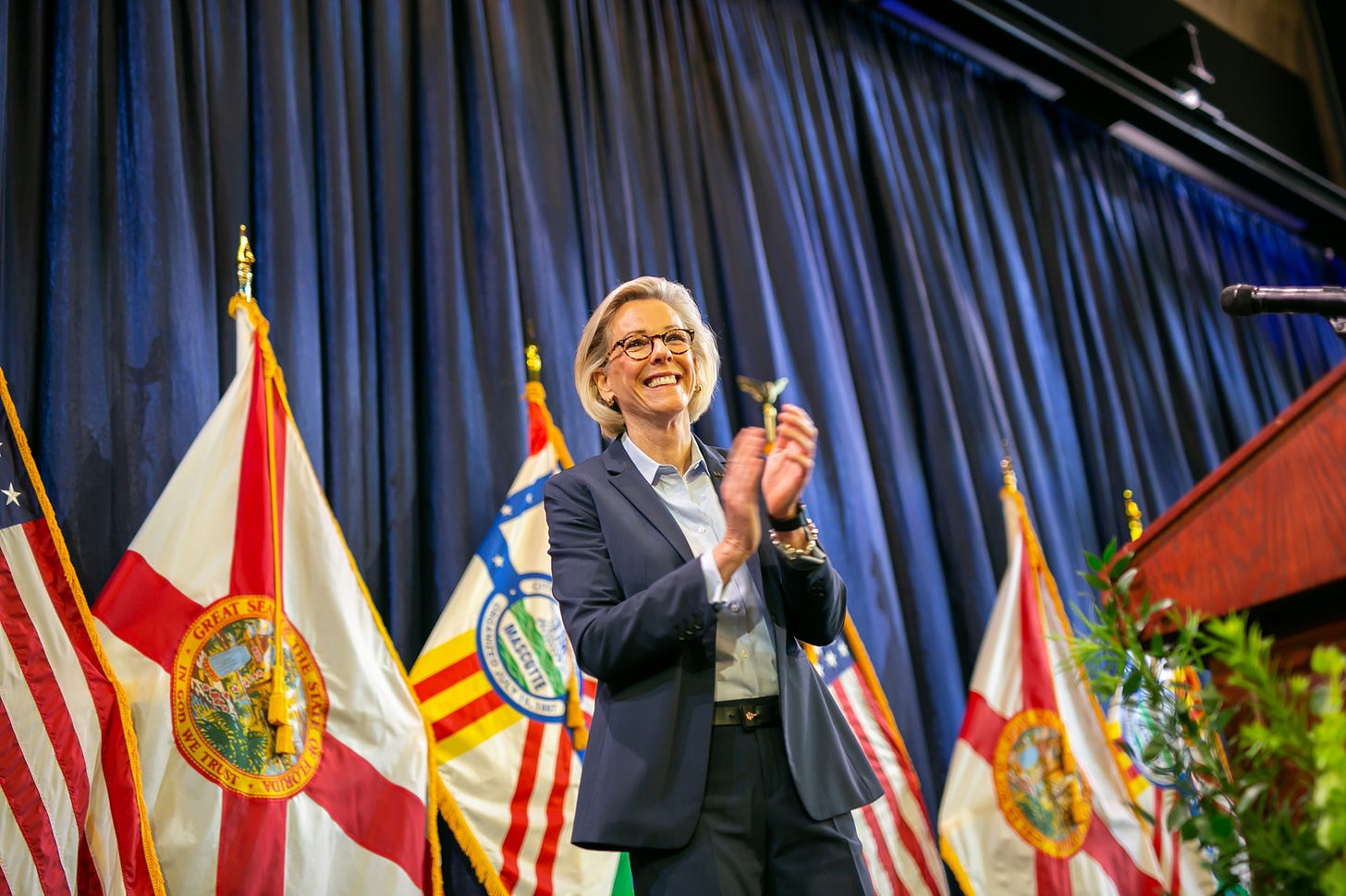 Jane Castor's Journey From Police Chief To Tampa's First LGBTQ Mayor | WUSF  Public Media