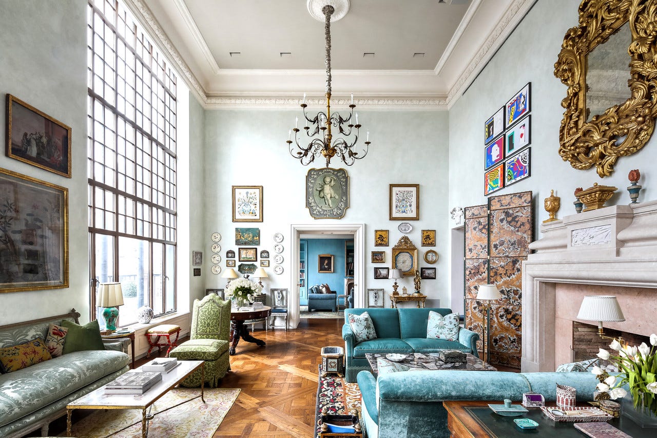 The previous owner had divided the drawing room into a small dining room and bedroom, and torn out the fireplace. Mrs. White restored the space to its former proportions, and installed a fireplace of Botticino Classico marble in the style of Louis XIV.
