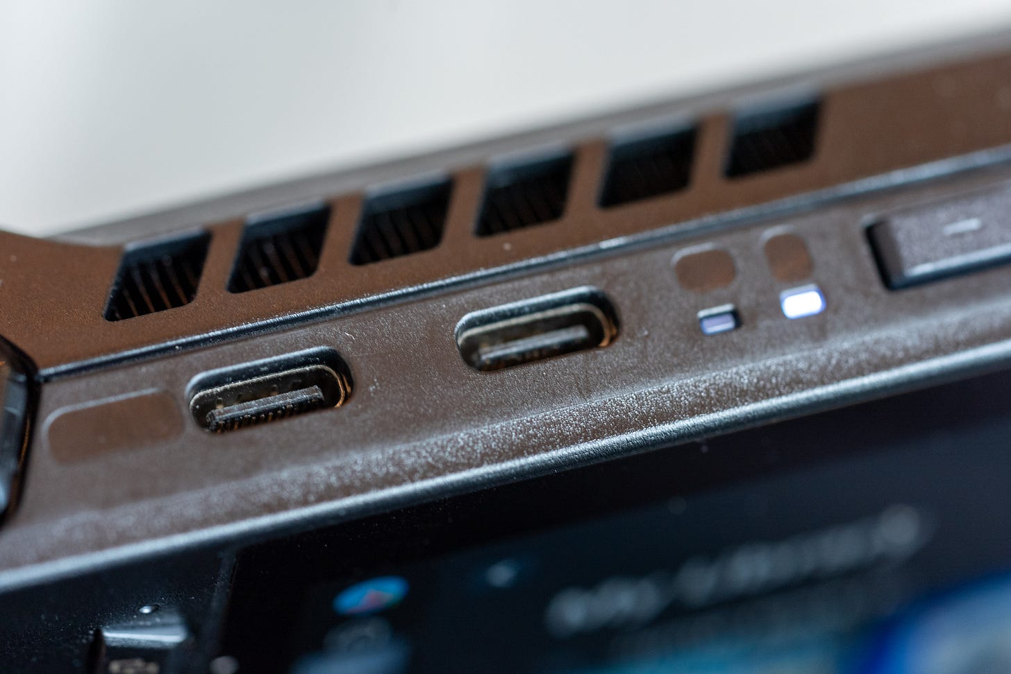 Asus ROG Ally X USB-C ports