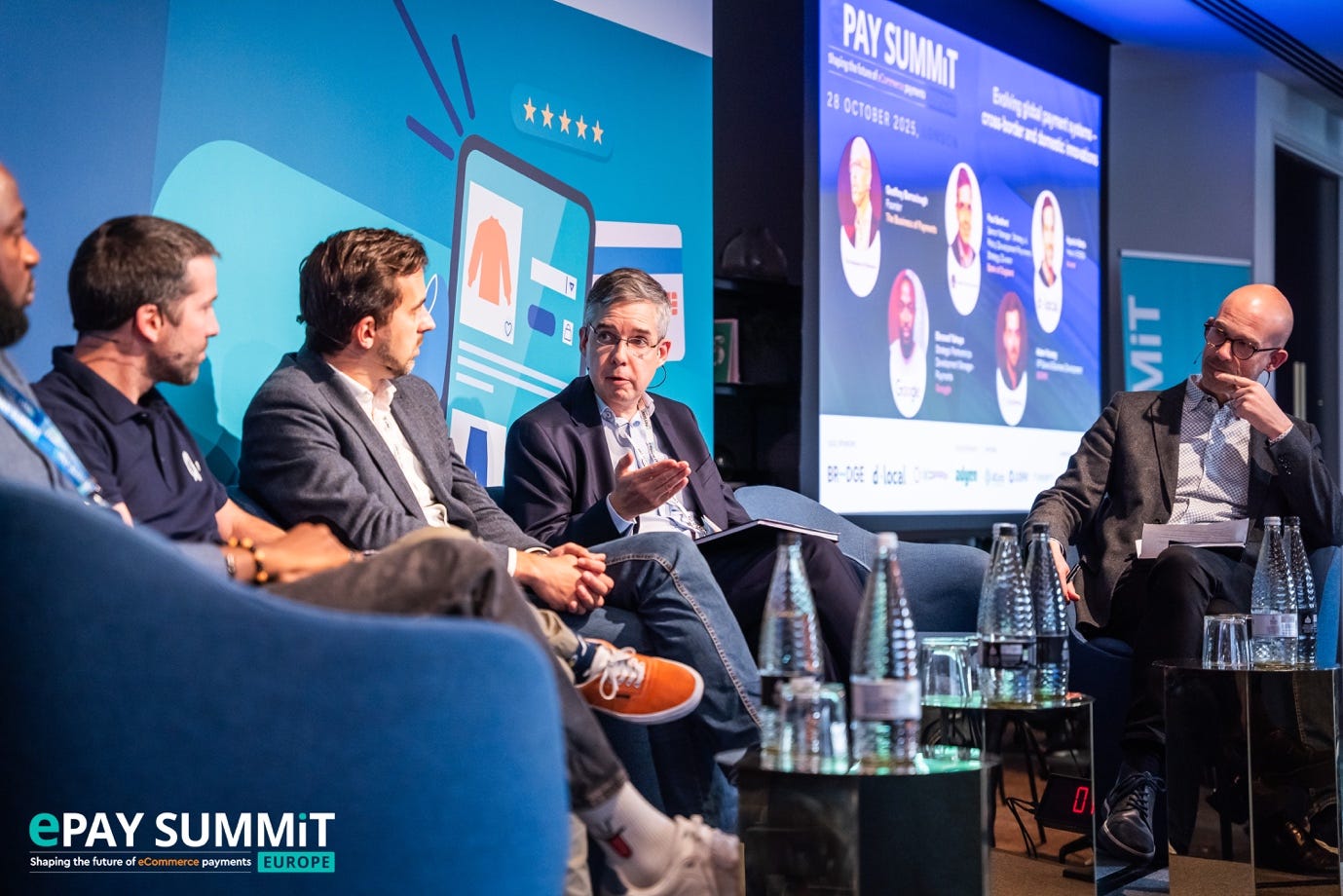 A group of people sitting in chairs

AI-generated content may be incorrect.