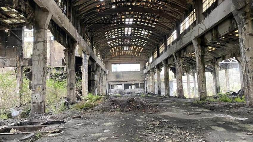 Estado de la antigua fábrica que será derribada.