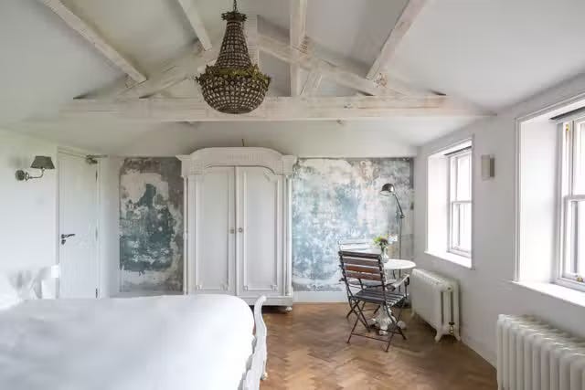 <p>Stay in one of The Reading Rooms light and spacious suites </p>