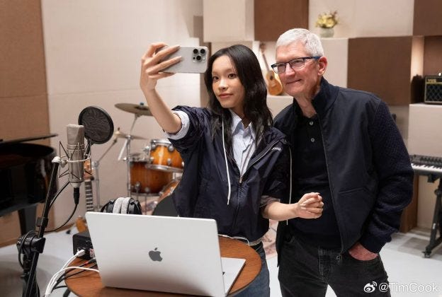 News] Tim Cook Visits China amid Apple Intelligence Rollout Speculation |  TrendForce News