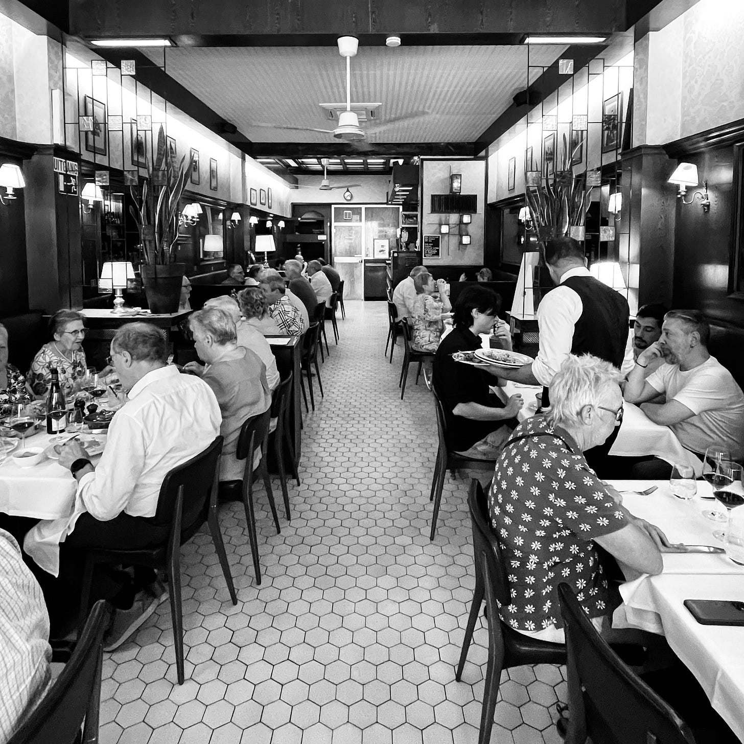 Massa slavenbegraafplaats Sint-Helena en de connectie met Sint Eustatius -  Altijd het laatste nieuws, image size:1456x1456