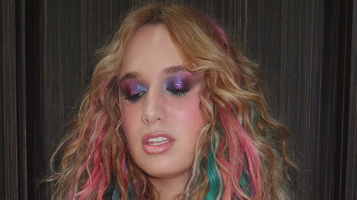 How Eli’s Glam Team Prepared Her for “5,000-Degree” Heat at Daisy Chain Fields