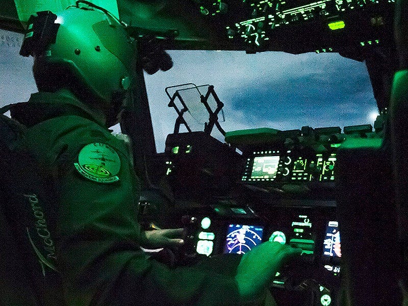 Those Lights In The Sky Seen Across The U.S. Were Big Formations Of Military Airlifters Those Lights In The Sky Seen Across The U.S. Were Big Formations Of Military Airlifters