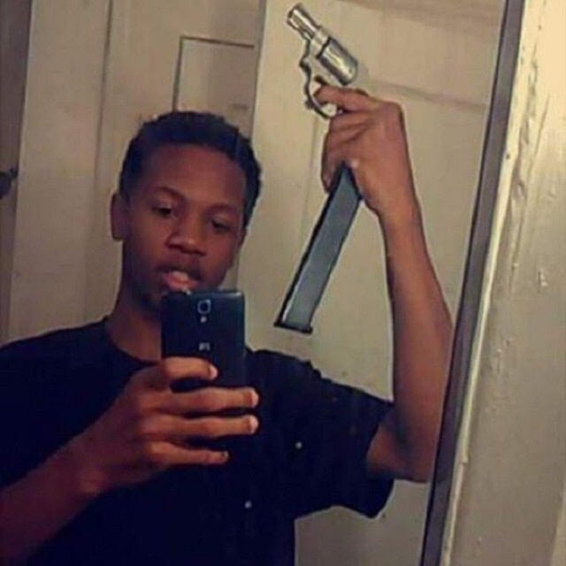 When Etho got a revolver with an extended mag... TFP#49 : r/ethoslab