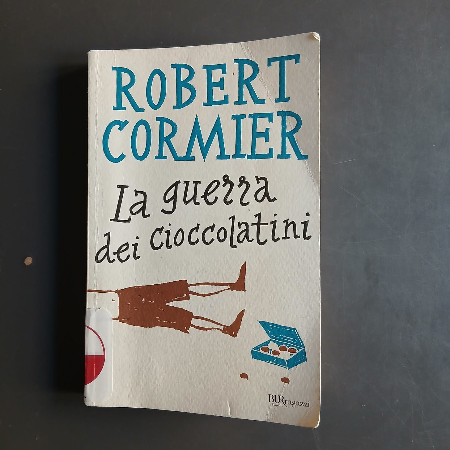 La guerra dei cioccolatini di Robert Cormier, Rizzoli, 1974.