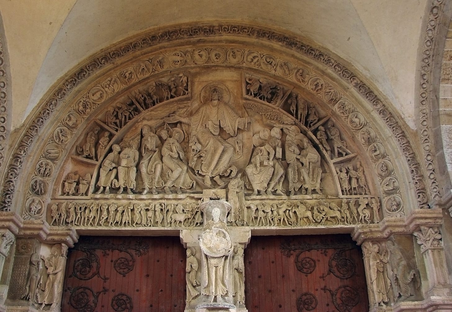 Tympanum (architecture) - Wikipedia