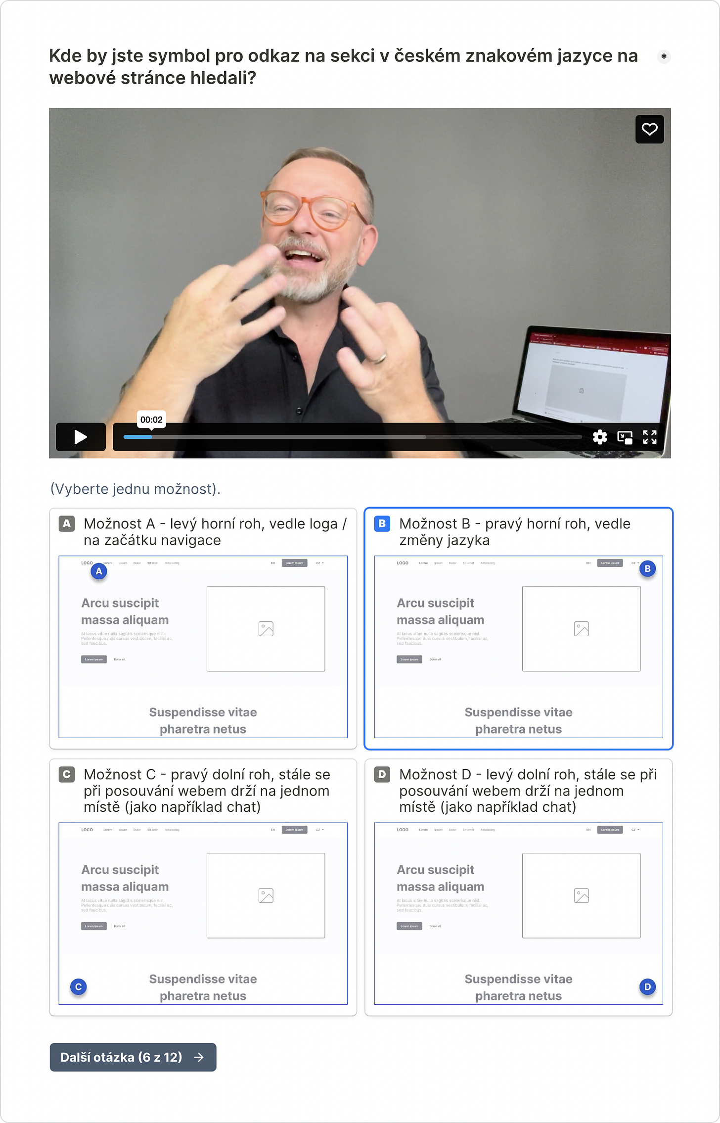 Snímek obrazovky z dotazníku zasílaného neslyšícím respondentům. Na začátku je otázka, poté video ve znakovém jazyce, instrukce k možnostem a nakonec možnosti odpovědi samotné.