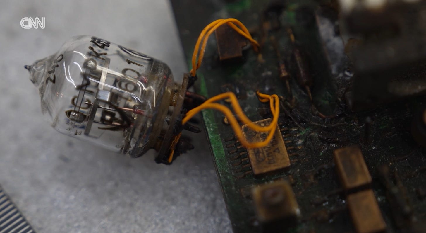 Journalists showed the components of "Oreshnik" for the first time: it still uses vacuum tubes