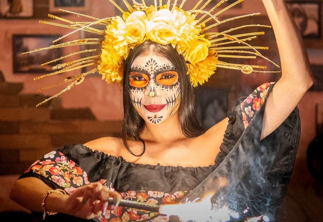 May be an image of ‎1 person and ‎text that says '‎c DOSSANTOSCANTINA c DOS SANTOS CANTINA 8 か揚が 赤 והייין n @dos.santoscali‎'‎‎