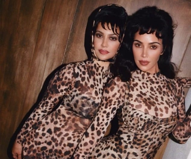 Kim Kardashian and her sister Kourtney Kardashian were almost impossible to tell apart in a newly posted Instagram snap this week