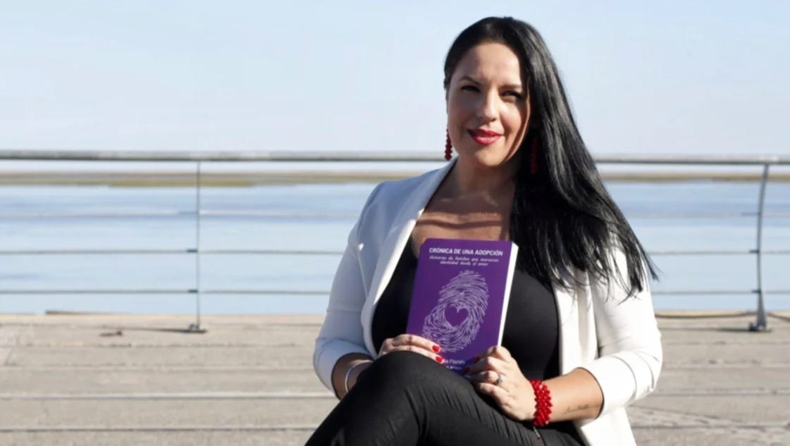 Presentó su segundo libro con emotivas historias reales de adopción